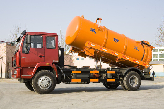 औद्योगिक धुलाई संचालन के लिए उच्च दक्षता Sinotruk सीवेज सक्शन ट्रक