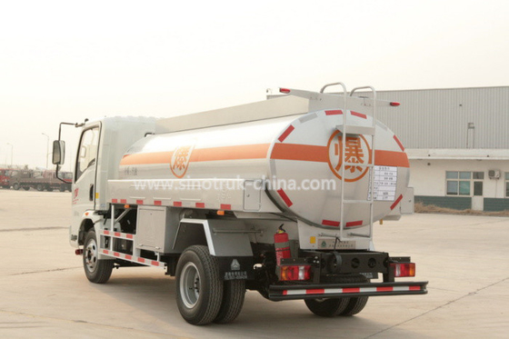Sinotruk लाइट ड्यूटी वाणिज्यिक ट्रक / 4 × 2 ईंधन वितरण ट्रक 6 पहियों