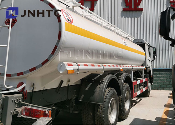 सिनोट्रुक हाउ ईंधन टैंक ट्रक 6x4 20000l 25000 लीटर