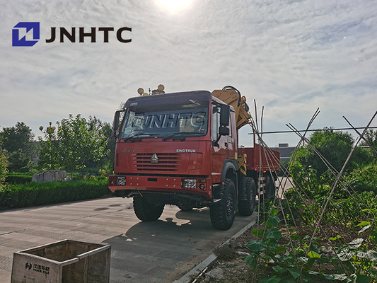 30t 13t क्रेन के साथ Sinotruck Howo 8x8 ऑल व्हील ड्राइव कार्गो ट्रक