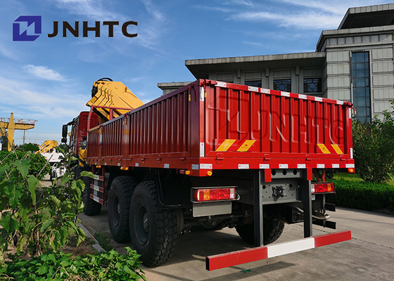30t 13t क्रेन के साथ Sinotruck Howo 8x8 ऑल व्हील ड्राइव कार्गो ट्रक