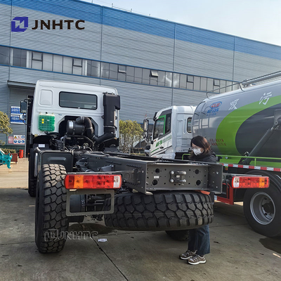 तेजी से वितरण SINOTRUK HOWO 4X4 कार्गो वाहन ट्रांसमिशन वजन ट्रक चेसिस