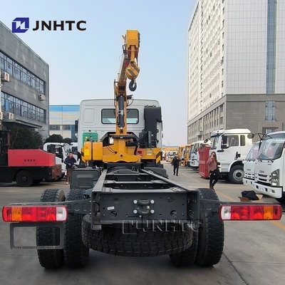 भारी ट्रक HOWO डीजल कार्गो ट्रक 4x4 6 व्हील चेसिस क्रेन के साथ उच्च गुणवत्ता