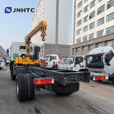 भारी ट्रक HOWO डीजल कार्गो ट्रक 4x4 6 व्हील चेसिस क्रेन के साथ उच्च गुणवत्ता