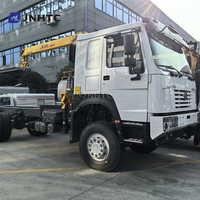 सर्वश्रेष्ठ HOWO डीजल कार्गो ट्रक 4x4 6 व्हील चेसिस क्रेन के साथ उच्च गुणवत्ता