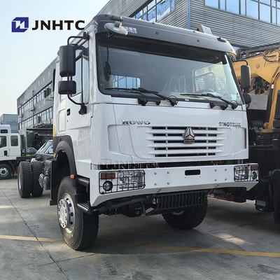 सर्वश्रेष्ठ HOWO डीजल कार्गो ट्रक 4x4 6 व्हील चेसिस क्रेन के साथ उच्च गुणवत्ता