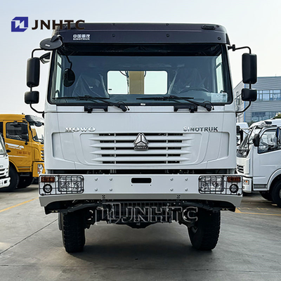 SINOTRUK HOWO डीजल कार्गो ट्रक 4x4 6 व्हील चेसिस क्रेन के साथ कम कीमत