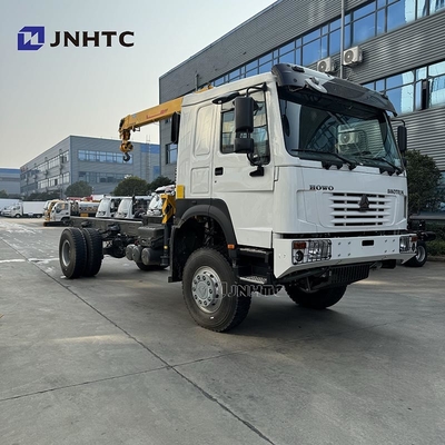SINOTRUK HOWO डीजल कार्गो ट्रक 4x4 6 व्हील चेसिस क्रेन के साथ कम कीमत