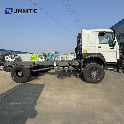 SINOTRUK HOWO 4X4 कार्गो वाहन ट्रांसमिशन वजन ट्रक चेसिस अच्छी कीमत