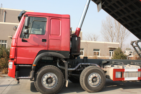 50T 12 पहियों लाल Sinotruk Howo 8x4 भारी शुल्क डंप ट्रक 30M3 क्षमता LHD के साथ
