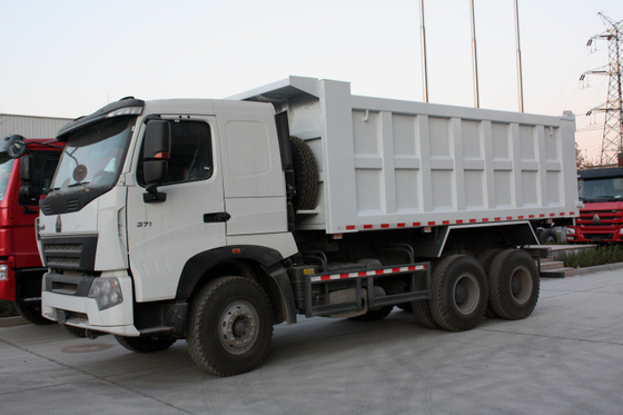 SINOTRUK HOWO A7 कंस्ट्रक्शन डंप ट्रक 30-40 टन RHD 10 व्हील्स इन व्हाइट
