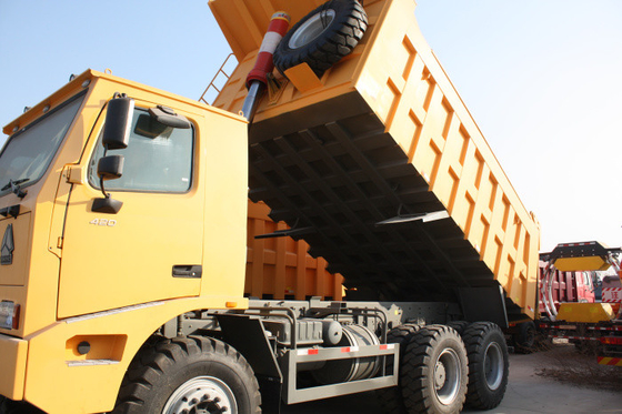 70 टन HOWO खनन टिपर डंप ट्रक 371HP हाई स्ट्रेंथ स्टील कार्गो बॉडी
