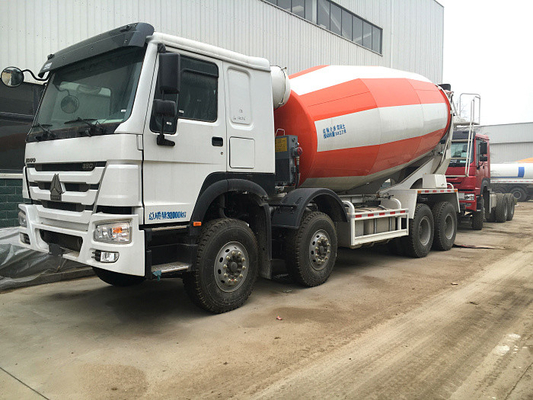 266-371hp Euro2 Euro3 HOWO A7 ट्रक कंक्रीट मिक्सर 8x4 10cbm लाल सफेद रंग में