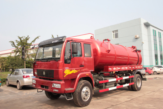 4x2 Sinotruk Howo7 सीवेज सक्शन ट्रक 10M3 टैंक क्षमता लाल रंग में