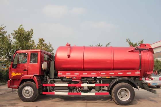 4x2 Sinotruk Howo7 सीवेज सक्शन ट्रक 10M3 टैंक क्षमता लाल रंग में