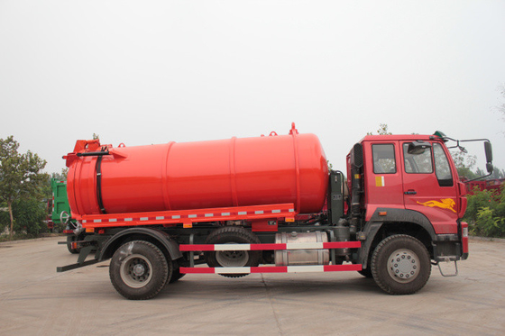 4x2 Sinotruk Howo7 सीवेज सक्शन ट्रक 10M3 टैंक क्षमता लाल रंग में
