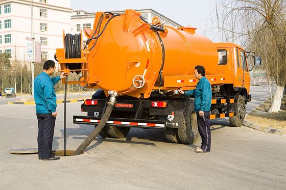औद्योगिक धुलाई संचालन के लिए उच्च दक्षता Sinotruk सीवेज सक्शन ट्रक