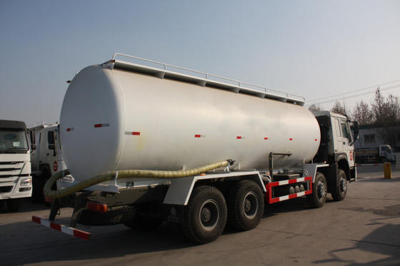 पाउडर सामग्री परिवहन के लिए Howo 12 व्हील्स 8x4 ​​बल्क टैंक ट्रक 36m3-45m3