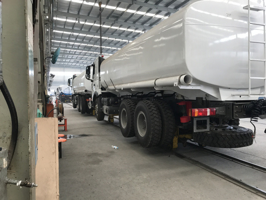 Sinotruk Howo ए 7 20 सीबीएम तेल टैंकर ट्रक एक बिस्तर मॉडल ZZ1257N4347N1 / S0WA-5