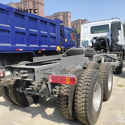 HOWO 6X6 डंप ट्रक चेसिस 20m3 380hp 10 पहियों के लिए 40-50t फ्रंट लिफ्टिंग