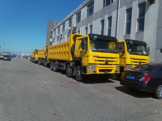 SINOTRUK Howo 8 × 4 isuzu डंप ट्रक 70 टन लोड 30 सीबीएम डंप बॉक्स मॉडल ZZ3317N4667A