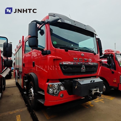 होवो टीएक्स अग्निशमन ट्रक 5000L वाटर फोम टैंकर 4X4 क्रेन ट्रक के साथ