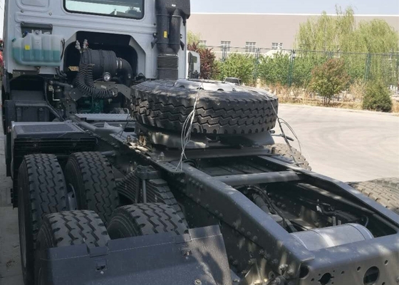 Red SINOTRUK HOWO टो / प्राइम ट्रैक्टर ट्रक RHD 10 व्हील्स 371 HP ZZ4257S3241W