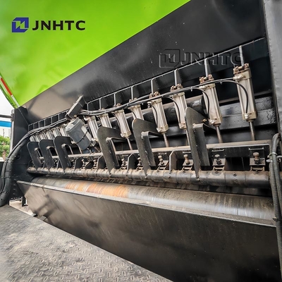 HOWO 8X4 350HP 12 व्हील डंप ट्रक चेसिस के साथ सिंक्रोनस ग्रेवल सीलिंग ट्रक