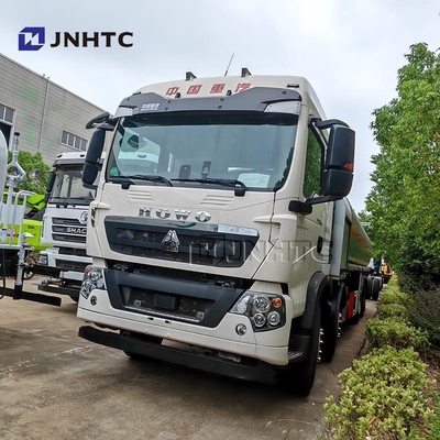 SINOTRUK HOWO ईंधन टैंक ट्रक 8X4 ड्राइव व्हील यूरो 3 उत्सर्जन मानक तेल टैंक ट्रक टैंकर ट्रक