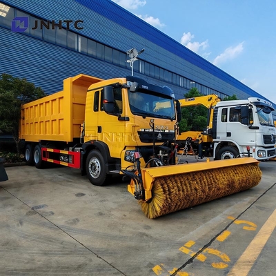 Howo TX रोड सॉल्ट स्प्रेडर स्नो स्लिटिंग मशीन 6X4 350HP उपयुक्त स्नो स्वीपर ट्रक