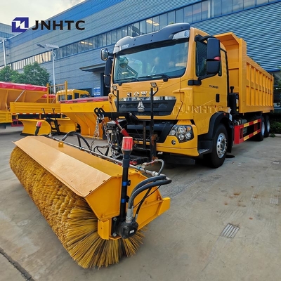 Howo TX रोड सॉल्ट स्प्रेडर स्नो स्लिटिंग मशीन 6X4 350HP उपयुक्त स्नो स्वीपर ट्रक