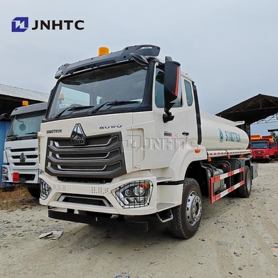 Howo NX वाटर एंकर ट्रक 4x2 200-380hp ड्राइव व्हील स्प्रेकिंग टैंक ट्रक अच्छी कीमत