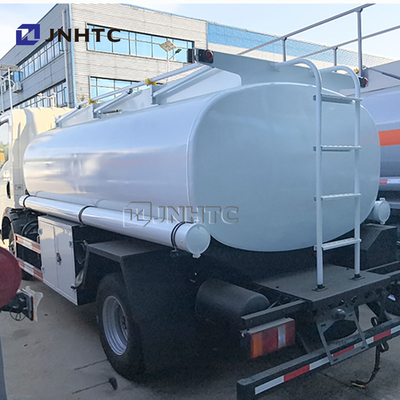 सिनोट्रुक होवो मिनी लाइट ऑयल टैंक 4x2 3000L ईंधन टैंकर ट्रक