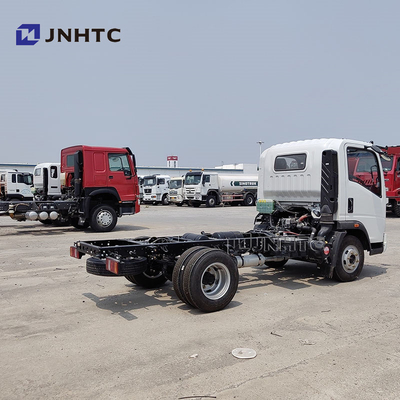 Sinotruck Howo 4x2 5 टन 8 टन हल्के माल / डंप ट्रक चेसिस डीजल ईंधन यूरो 2 उत्सर्जन बाएं स्टीयरिंग