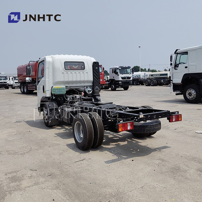 Sinotruck Howo 4x2 5 टन 8 टन हल्के माल / डंप ट्रक चेसिस डीजल ईंधन यूरो 2 उत्सर्जन बाएं स्टीयरिंग