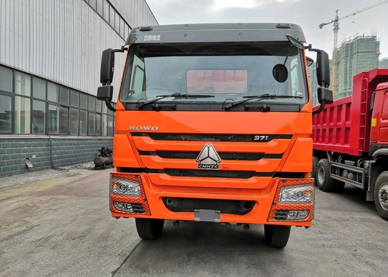 SINOTRUK 371 एचपी 8 × 4 डंप ट्रक भारी शुल्क डंप ट्रक 50 टन 28CBM लोड हो रहा है