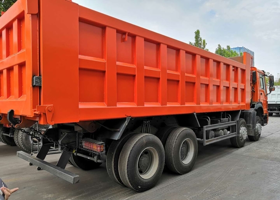 SINOTRUK 371 एचपी 8 × 4 डंप ट्रक भारी शुल्क डंप ट्रक 50 टन 28CBM लोड हो रहा है