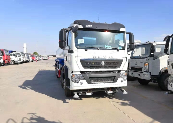 एयर कंडीशनर के साथ Sinotruk 10cbm वॉटर लिक्विड फ्यूल टैंक ट्रक 4 * 2 266hp