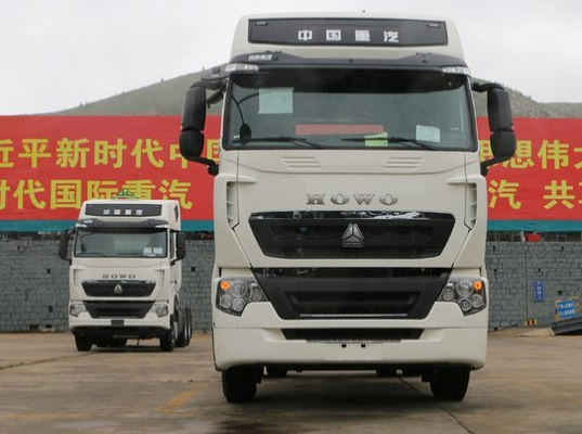 सफेद SINOTRUK HOWO 4X2 प्राइम मूवर ट्रक ट्रैक्टर हेड 336HP ZZ4257S2424VV