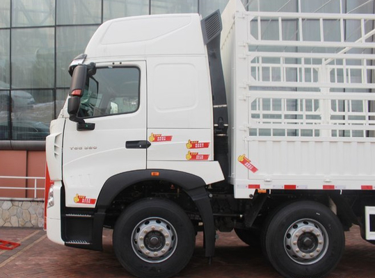 50T क्षमता 450hp SINOTRUK HOWO A7 8x4 बॉक्स स्टेक ट्रक / कार्गो लॉरी ट्रक