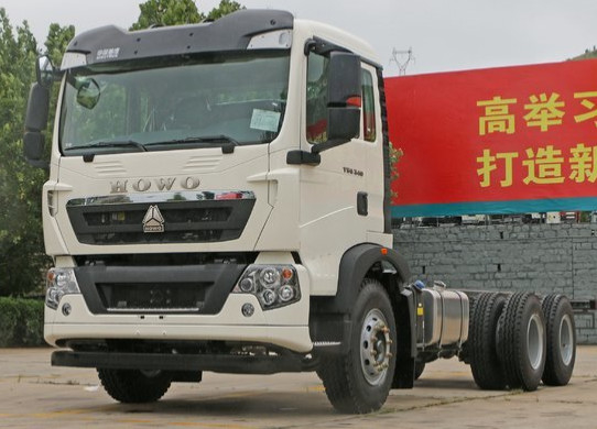 सफेद रंग SINOTRUK HOWO 6X4 हैवी कार्गो ट्रक 290HP HF7 / HF9 फ्रंट एक्सल 40Ton