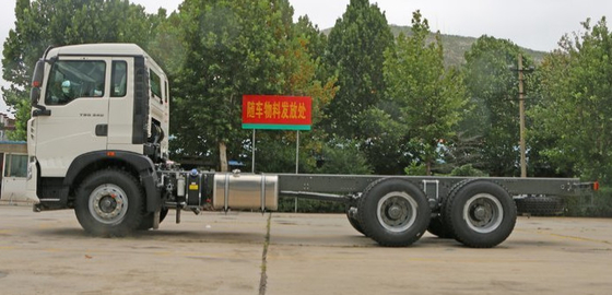 सफेद रंग SINOTRUK HOWO 6X4 हैवी कार्गो ट्रक 290HP HF7 / HF9 फ्रंट एक्सल 40Ton