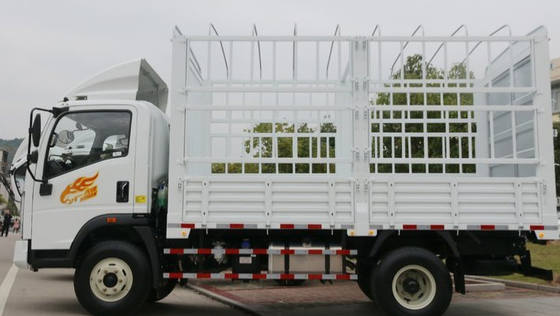 SINOTRUK 4x4 कार्गो ट्रक 380hp 40 टन क्षमता के साथ HW76 हाई डेक कैब