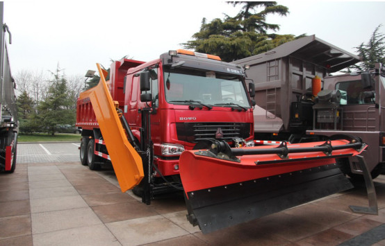 25 टन के लिए SINOTRUK HOWO7 6 * 4 स्नो क्लियरिंग ट्रक HF9 / AC16 फ्रंट एक्सल