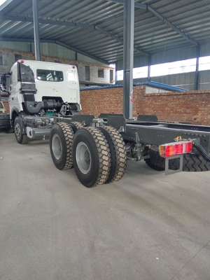 SINOTRUK HOWO ड्रॉपसाइड कार्गो वाणिज्यिक वाहन ट्रक चेसिस LHD 6X4 371HP
