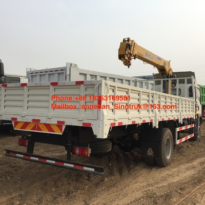 10T कार्गो बॉक्स के साथ Xcmg क्रेन 4x2 6 पहियों के साथ सिनोट्रुक होवो के 5T ट्रक माउंट क्रेन