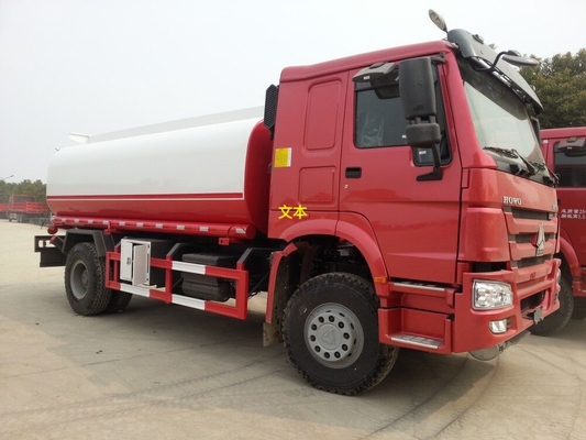 Sinotruk Howo7 लाइट पेट्रोल टैंक ट्रक 5-6 CBM 4X2 LHD यूरो 140HP फ्यूल टैंक ट्रेलर