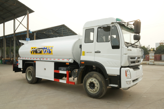 Sinotruk Howo7 लाइट पेट्रोल टैंक ट्रक 5-6 CBM 4X2 LHD यूरो 140HP फ्यूल टैंक ट्रेलर