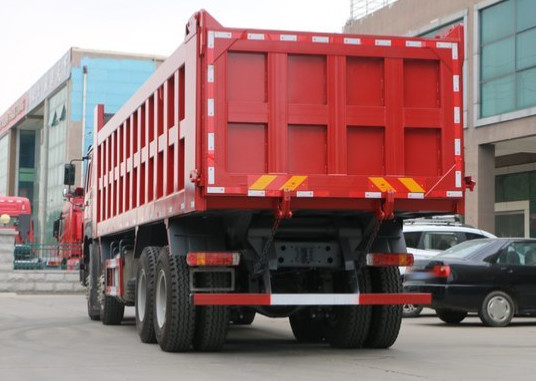 स्टॉक होवो 371hp 8x4 हैवी कलर में प्रमोशन के लिए हैवी ड्यूटी डंप ट्रक