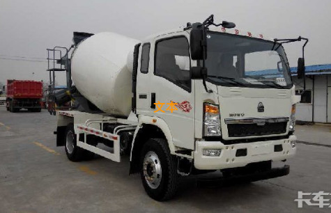 उच्च प्रदर्शन 4-6M3 मिक्सर टैंक ट्रक 4x2 6 पहियों के Sinotruk Howo